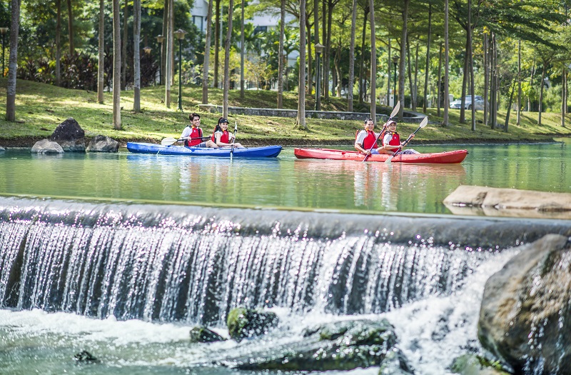 Ảnh 20: Chèo thuyền kayak tại Khu biệt thự Xanh Villas Resort ( Nguồn: Internet)